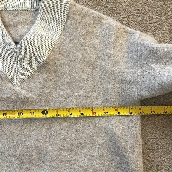 Lululemon Alpaca Wool-Blend V-Neck Sweater XS Minimalist Neutral Academia - DESC - Picture 9 of 15